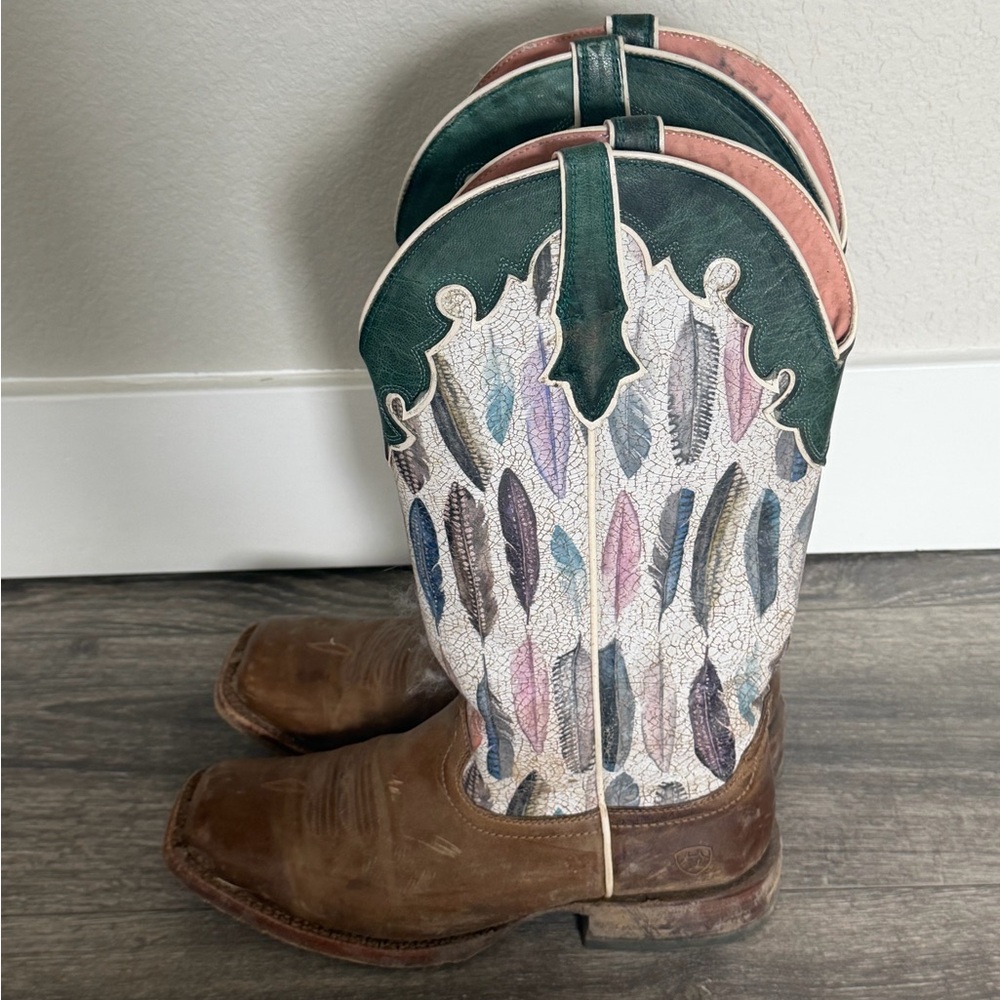 Ariat Women's size 9.5 Feather-Accent Leather Cowboy Boots